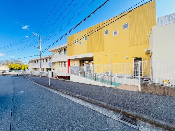 あさひが丘幼稚園(恵まれた環境に位置する幼稚園。自然に触れ、丈夫な体に豊かな感性をもった子どもの育成に努めています。)