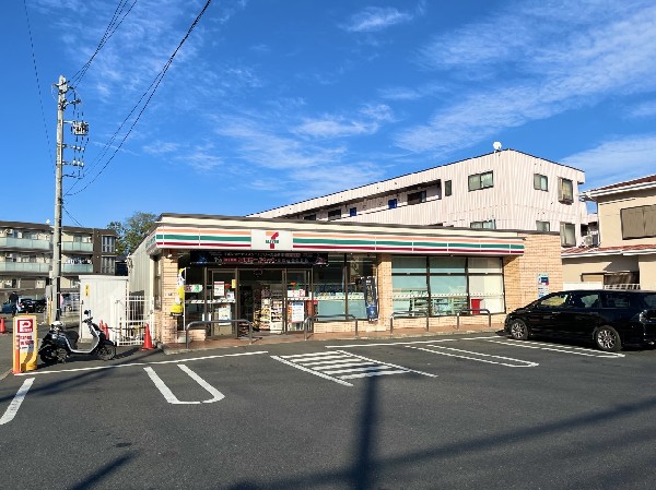 セブンイレブン横浜神大寺4丁目店(近くて便利、期待以上の品質を提供するコンビニ。素材を無駄なく味わえるセブンカフェスムージー取扱有。)