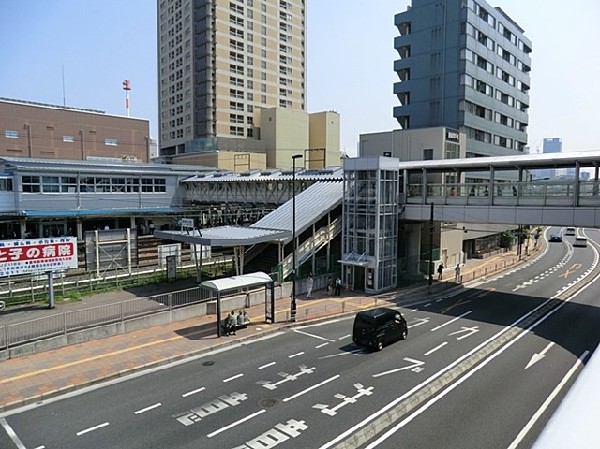 東神奈川駅(京浜東北線と横浜線が乗り入れる駅。横浜市内はもちろん、都心方面へのアクセスも良好で、通勤・通学に便利。)
