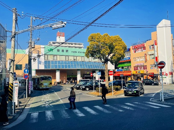鴨居駅(大型商業施設「ららぽーと横浜」の最寄り駅。近くには鶴見川もあり、豊かな自然を感じることが出来ます。)