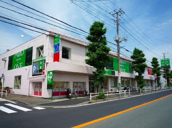 フードワン田奈店(三和系列のスーパー。店内は広く品揃え豊富。2階に100円ショップと衣料品のパシオスがあり便利です。)
