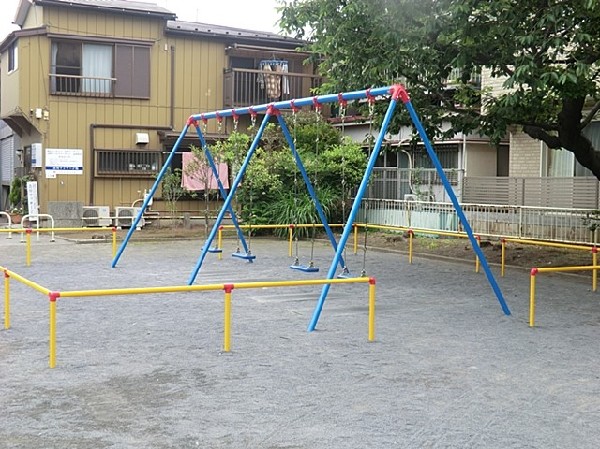 尻手公園(住宅街の中にある公園。滑り台、ブランコ、遊具も充実していて、敷地が広いのでボール遊びなども出来ますね！)