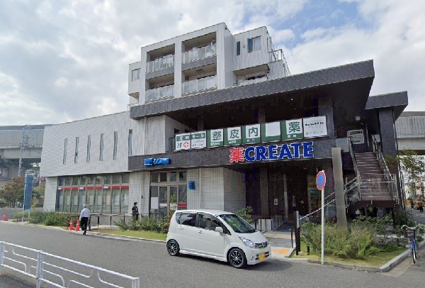 クリエイト上星川店(医薬品はもちろん、冷蔵・冷凍食品、野菜、精肉、酒類まで幅広く取り揃え。朝9時から夜22時まで営業。)