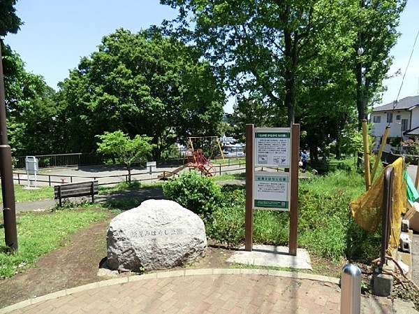 松見みはらし公園(高台に位置しており、「みなとみらい」や「ベイブリッジ」を眺めることができる見晴らしの良い公園です。)