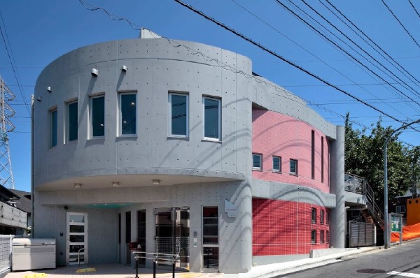 トキワ保育園(「あそび」を中心に子どもの生活リズムと発達を大切にする保育を実践。クリスマス会やお餅つきなど行事も充実。)