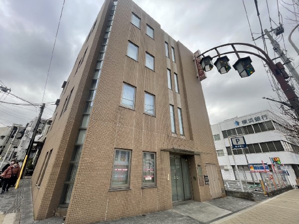 富田こどもクリニック(予約枠を少なくし、当日すぐに診療できるよう通いやすさに配慮しているクリニック。キッズスペースあり。)