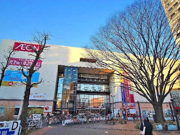 イオンスタイル東神奈川(食料品、生活用品が揃う4階建ての大型スーパー。飲食店、ファッション、歯科クリニックもあり便利です。)