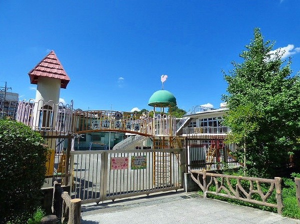 寺山保育園(知育、徳育、食育、体育の４つの教育方針を掲げる。食育ではバイキング給食や自分で詰めるお弁当給食も)