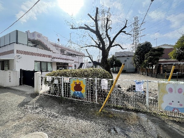 白幡保育園(子ども自身が愛され大事にされていると感じる保育園。園庭には大きな桜の木と金木犀があり四季の変化を感じられる。)