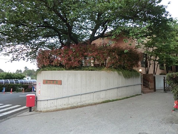 飯山医院(内科、小児科、循環器内科、糖尿病科を診療する。病児保育室が隣接し、軽い病気のお子様を預けられる。)