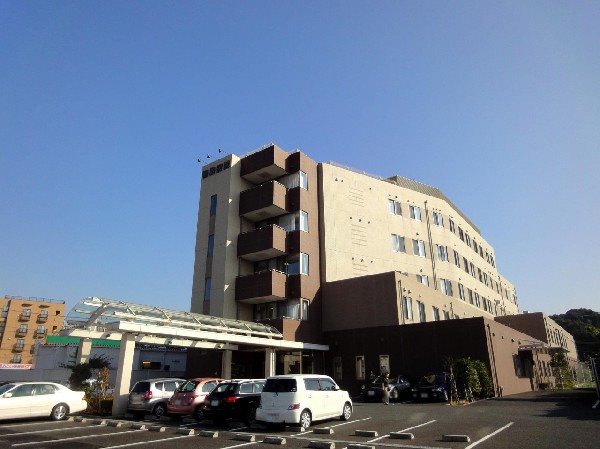 鴨居病院(24時間救急対応。内科、小児科、皮膚科、外科等がある総合病院。みどり病児保育室が併設されています。)