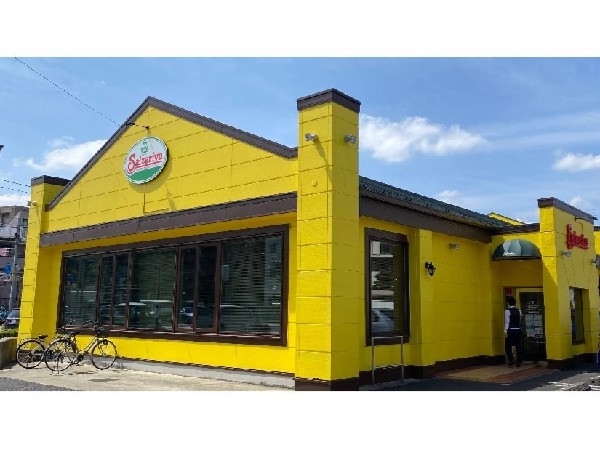 サイゼリヤ長津田店(手頃な価格でイタリアンを提供するファミレス。ドリアやサラダが人気でワインや1品料理も充実しています。)