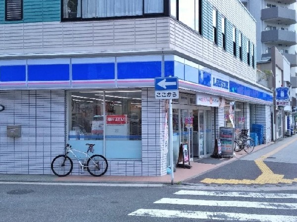 ローソン南浅間町店(コーヒーやスイーツが人気のコンビニエンスストア。酒たばこ、無印良品の取扱い有。イートインあり。)