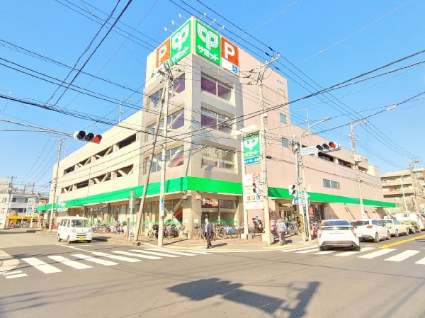 サミットストア菊名店(食品以外にも飲食店・100円ショップ・日用品・衣類などの店舗が入っている大型店で買い出しに便利です。)