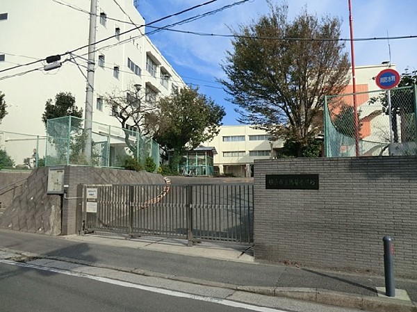 馬場小学校(体育館が新しく、設備が充実している小学校。教育目標は「自らかがやく子　ともにかがやく子」です。)