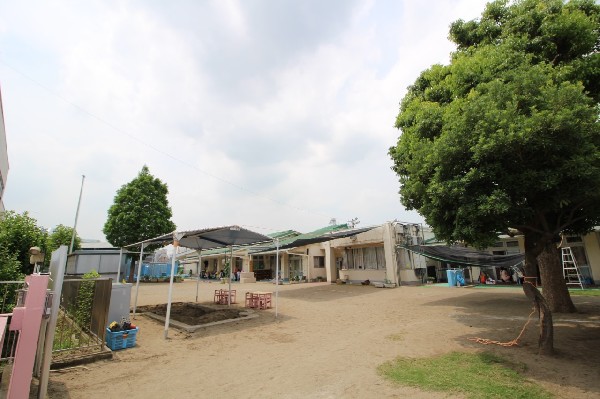 鴨居保育園(異年齢児との交流保育や行事などを通してのびのびと成長する保育園。鶴見川まで散歩に行き、四季を感じる。)