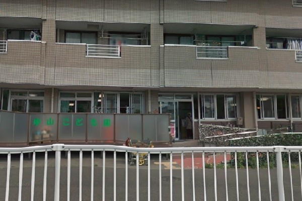 中山こども園(子供たちにとって居心地の良い保育園を目指しています。野菜の収穫や泥んこ遊びなどを通してのびのびと成長します。)