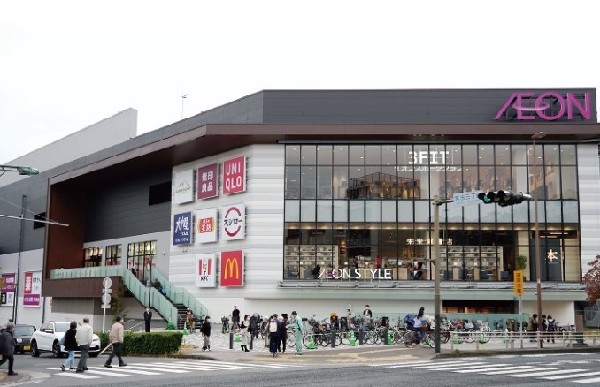 イオン天王町ショッピングセンター(3階建の複合施設。イオンスタイルの他、ユニクロや100円ショップ、飲食店などもあり買い物に便利です。)
