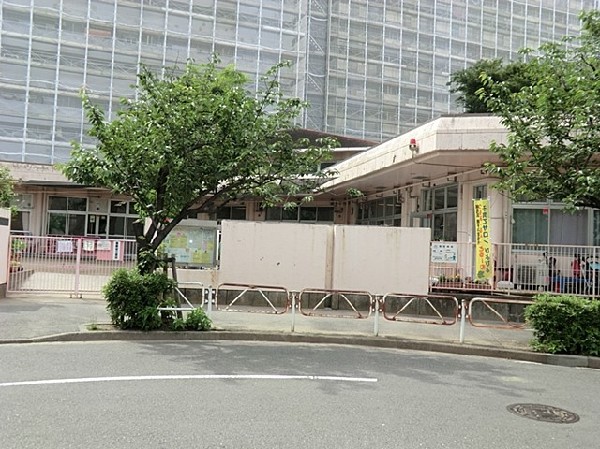 鶴見保育園(家庭的な雰囲気の中で、一人一人の子供達が笑顔になれるよう保育する。縦割り活動があり異年齢との交流も。)