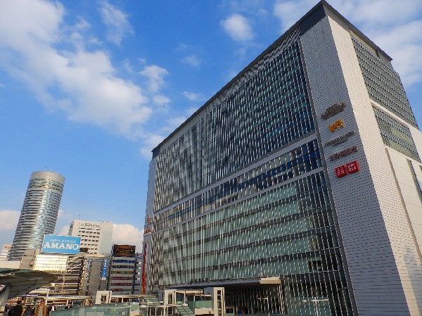 キュービックプラザ新横浜(JR新横浜駅直結のショッピングセンター。ファッションやグルメ、生活雑貨まで65店舗のお店が揃います。)