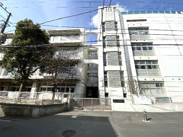 西寺尾第二小学校(「夢・希望・活力ある西寺尾第二小学校」を学校教育目標として掲げている小学校です。昭和34年4月創立。)