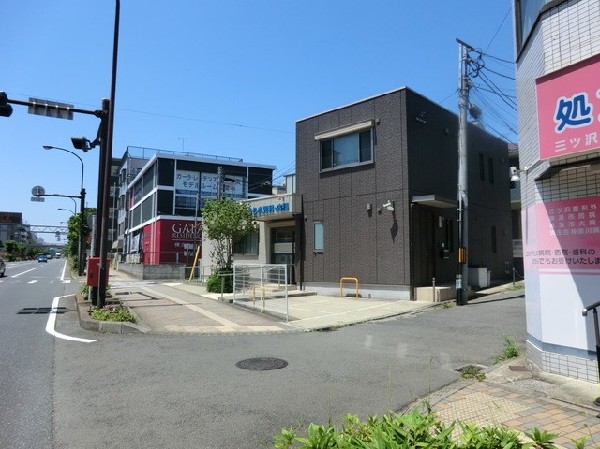 まつうら小児科・内科(小児科と内科を診てくれる医院なので親子で通うことができます。土曜日の午後も診察があり、助かりますね。)