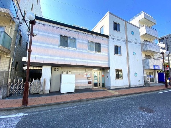 アイン松本町保育園(モンテッソーリ教育、自由保育、共育をコンセプトにした園。自由遊びの他、英語、体操、書道なども行います)