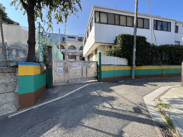 やよいケ丘幼稚園(サッカー、体操、空手で身体づくりを行う他、朝顔栽培、畑の収穫、陶芸、詩吟など様々な体験が出来る幼稚園)