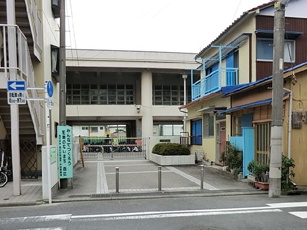 平沼小学校(明治39年創立の伝統ある小学校。学校教育目標は、「平沼に生き、平沼から輝く子」。)