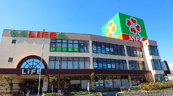 ライフ鶴見店(「よい商品、よいお店、よいサービス」という企業理念。プロの目利きがしっかり商品を選んでいます  )