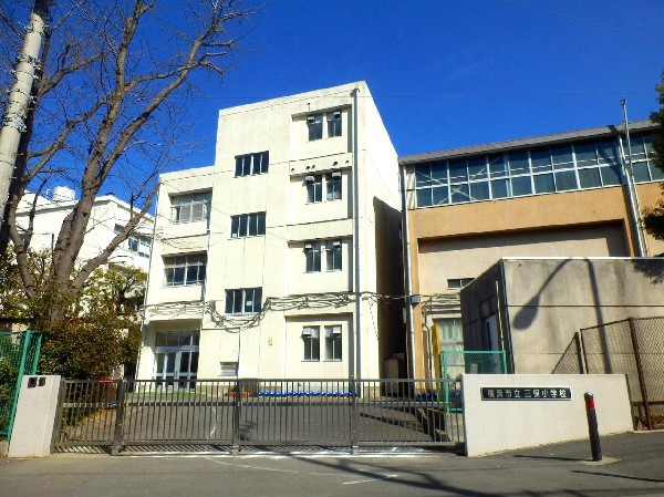 三保小学校(教育目標は、互いに思いやり、人や地域とかかわり合いながら、進んで学び、高め合う子「元気　勇気　根気」)