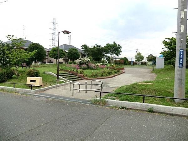 上台北公園(滑り台、ブランコ、ジャングルジムがあり近隣の方からも整備の行き届いた公園として大変親しまれています。)