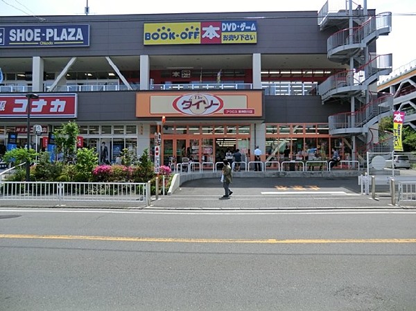 ザ・ダイソーアクロス東神奈川店(お手頃価格であらゆるアイテムがそろう100円均一ショップ。暮らしに役立つ便利グッツがたくさん！)