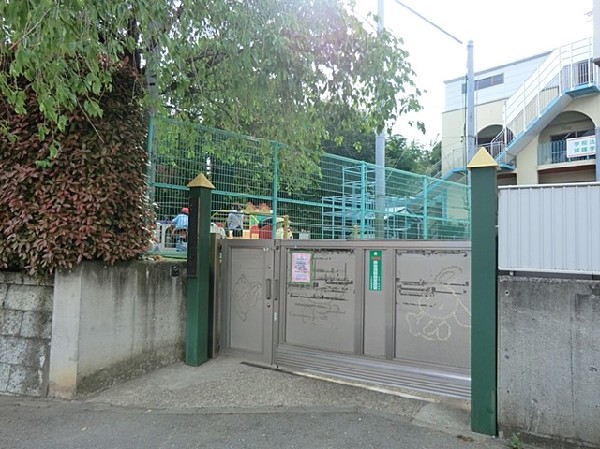 やよいケ丘幼稚園(サッカー、体操、空手で身体づくりを行う他、朝顔栽培、畑の収穫、陶芸、詩吟など様々な体験が出来る。)