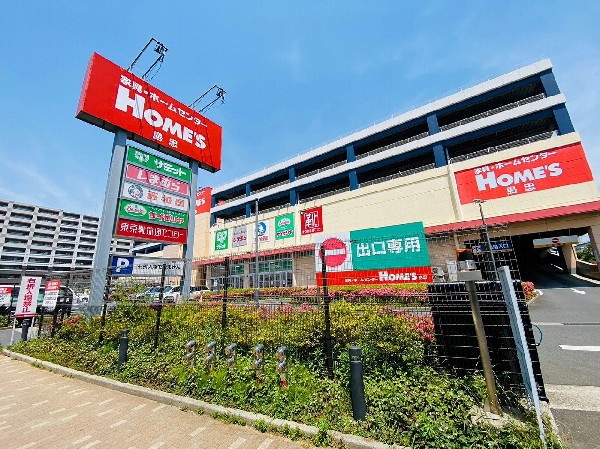 島忠ホームズ新川崎店(ホームセンターと共に、スーパーサミット、西松屋、しまむら等が入る複合施設。子育て世帯の買い物に便利。)