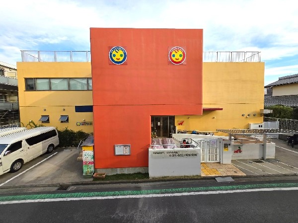 わおわお江ヶ崎保育園(子どもの色々な能力を伸ばすカリキュラムを用意。英会話や、おうたやリズムなど楽しく遊びながら学んでいく。)