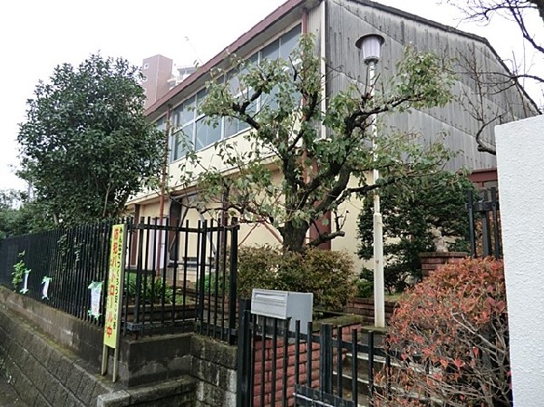 南神大寺小学校(１学年１～２クラスの小規模校。学校教育目標は「みつめ　みがきあい　みらいをひらく　南神の子」。)