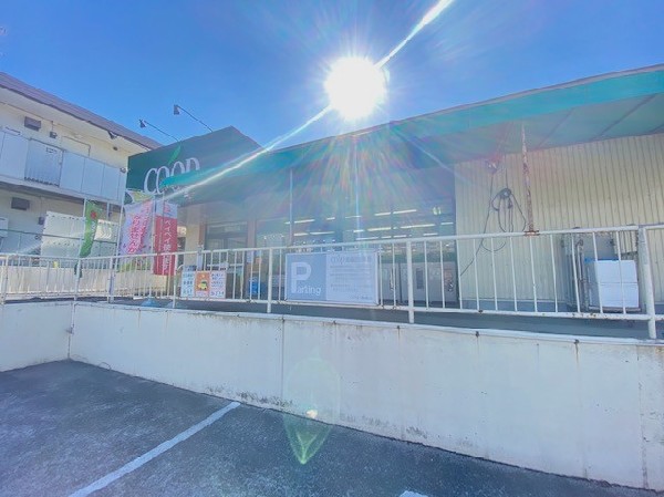 ユーコープ馬場店(地元の方に愛される小規模サイズのスーパー。組合員の声を反映したオリジナル商品づくりに力を入れる。 )