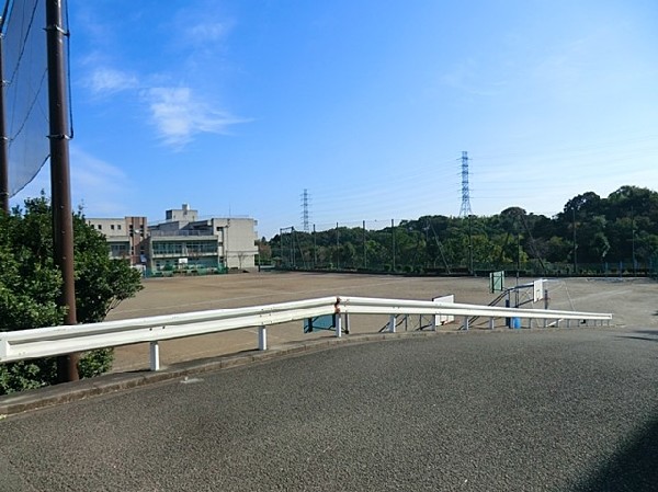 緑が丘中学校(部活動が盛んで全国大会へ出場する部活動もある。特に合唱は部活はもちろん全校生で活動している。)
