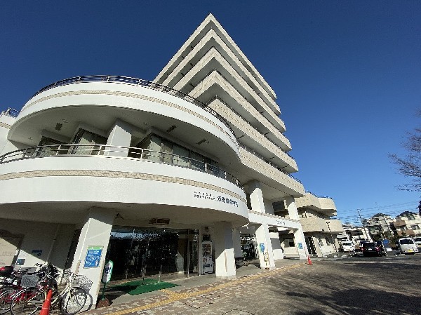 汐田総合病院(各種内科、外科を中心に小児科、婦人科等15科を診療する。医療、福祉、介護など総合的なサービスを提供。)
