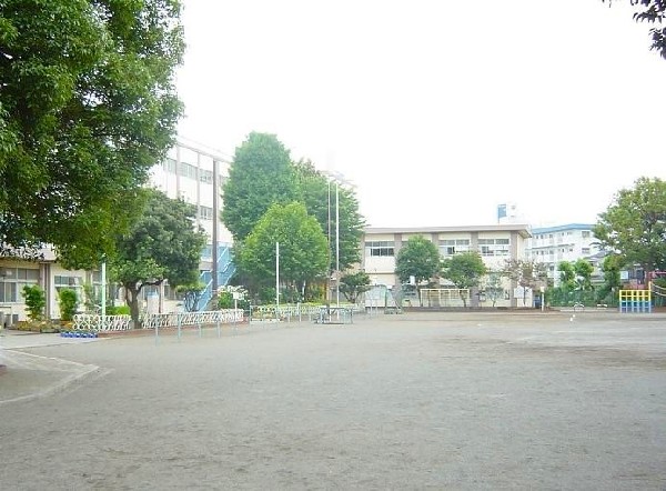 大口台小学校(閑静な住宅街の中にあるのでお子様の通学も安心。合唱部の活動に力を入れ、コンクールなどにも出場します。)