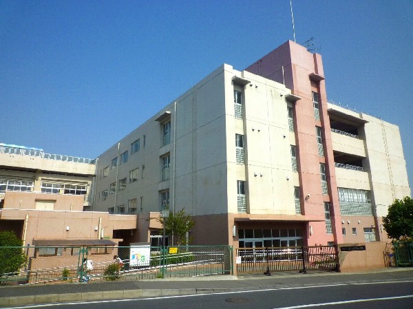 山下みどり台小学校(北八朔公園近くにある小学校。教育目標は「自分のよさに気づき自分らしさを発揮していく力を育てる」です。)