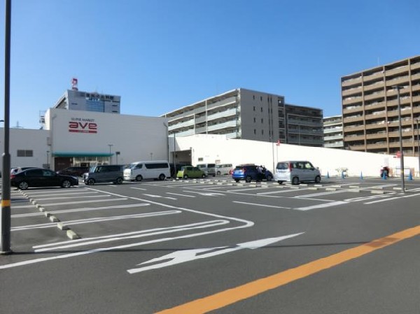 エイビイ新鶴見店(品揃え豊富で新鮮なお野菜も揃っています！お財布にも優しいスーパーです。駐車可能台数323台(無料)有)