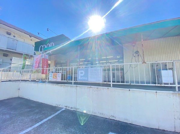 ユーコープ馬場店(地元の方に愛される小規模サイズのスーパー。組合員の声を反映したオリジナル商品づくりに力を入れる。 )