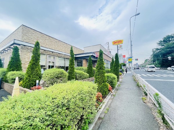 デニーズ鶴見一国店(お子様連れでも安心して食べに行けるファミリーレストラン。ドリンクバーあり。出前サービスも可能。営業時間は7:00～24:00)