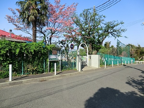 神大寺幼稚園(園内には大きな畑や、天然の筍収穫もできる竹林などがあり、たくさんの自然と触れ合うことができます。)