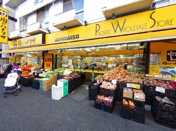 肉のハナマサ　西横浜店(24時間営業のスーパー、中でもお肉の種類が豊富です。オリジナル調味料やレトルト品も人気があります。)